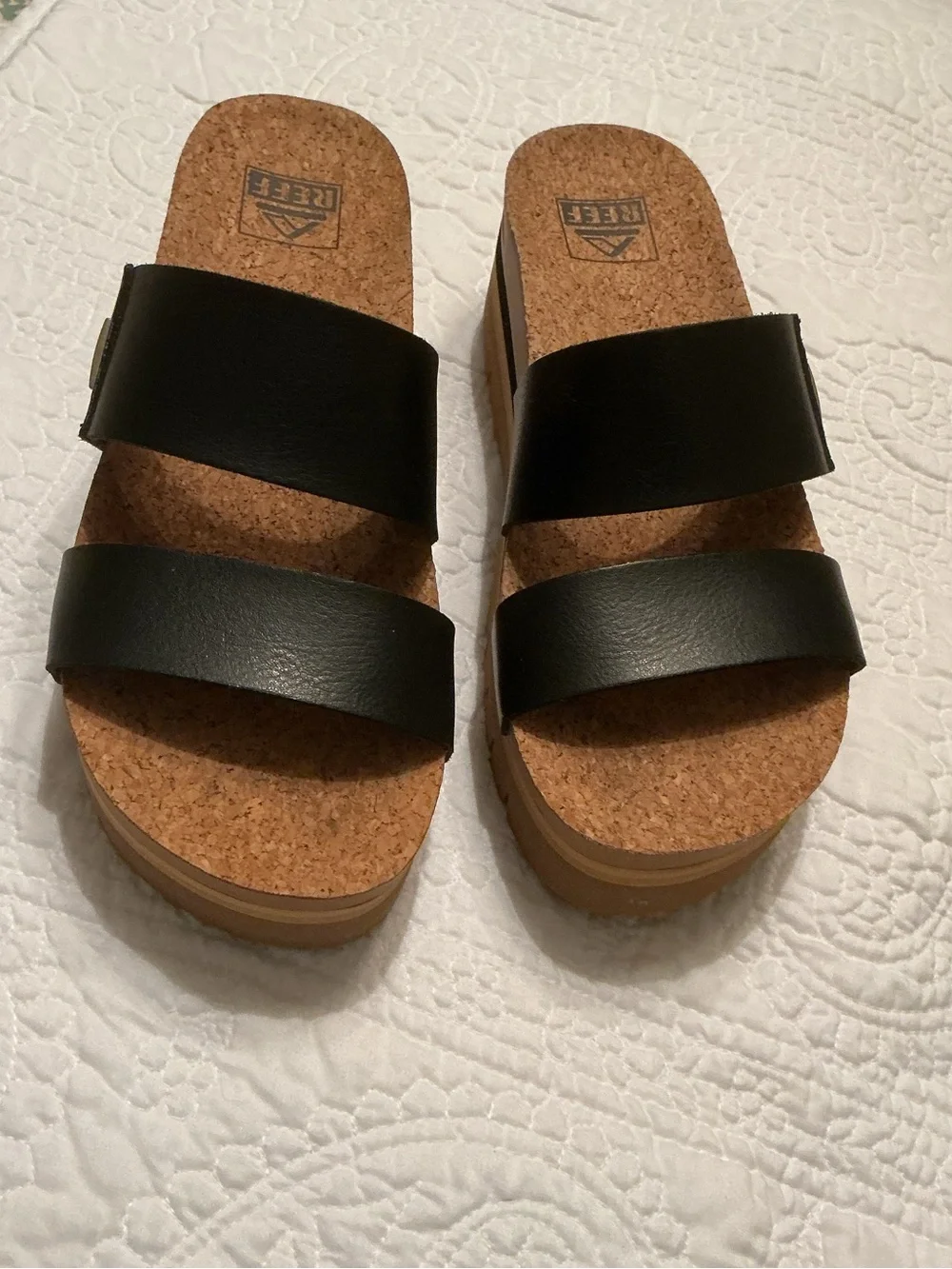 REEF Women's 6 Cushion Vista Higher Platform Sandals, Black